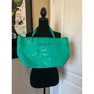 Kate Spade tote bag with zipper closure with a polka dot texture